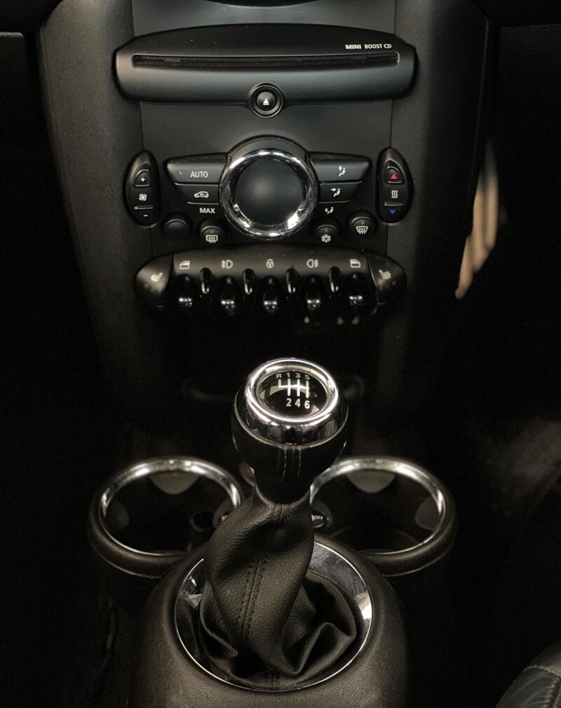 MINI HATCH