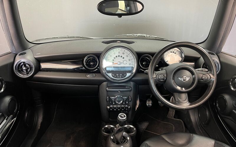 MINI HATCH