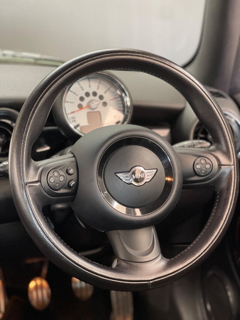 MINI HATCH