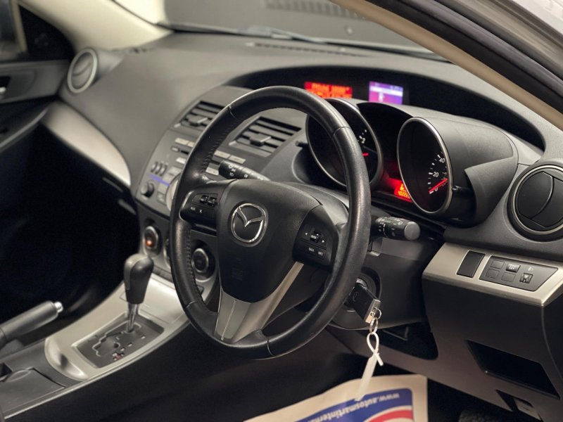 MAZDA MAZDA3