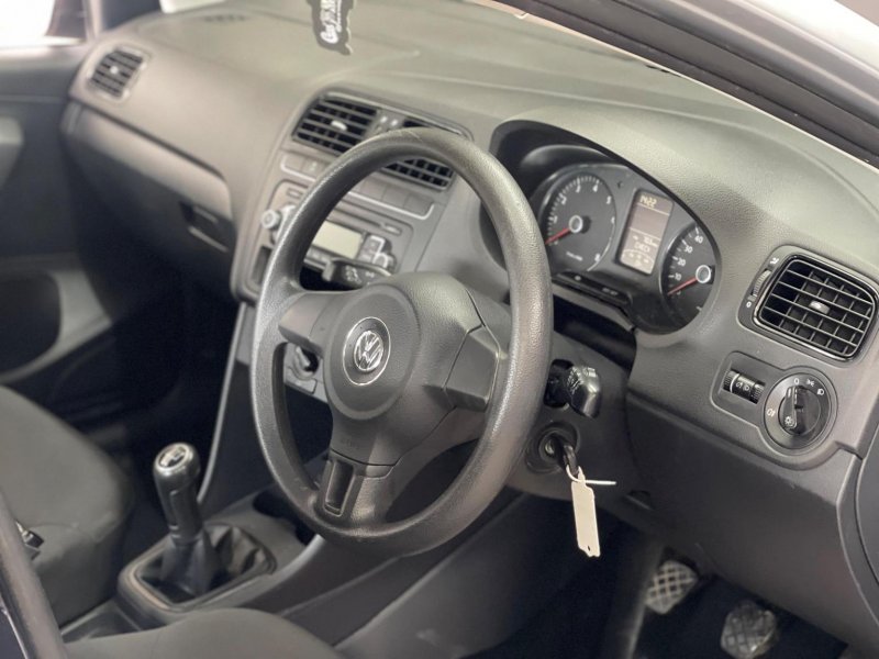 VOLKSWAGEN POLO
