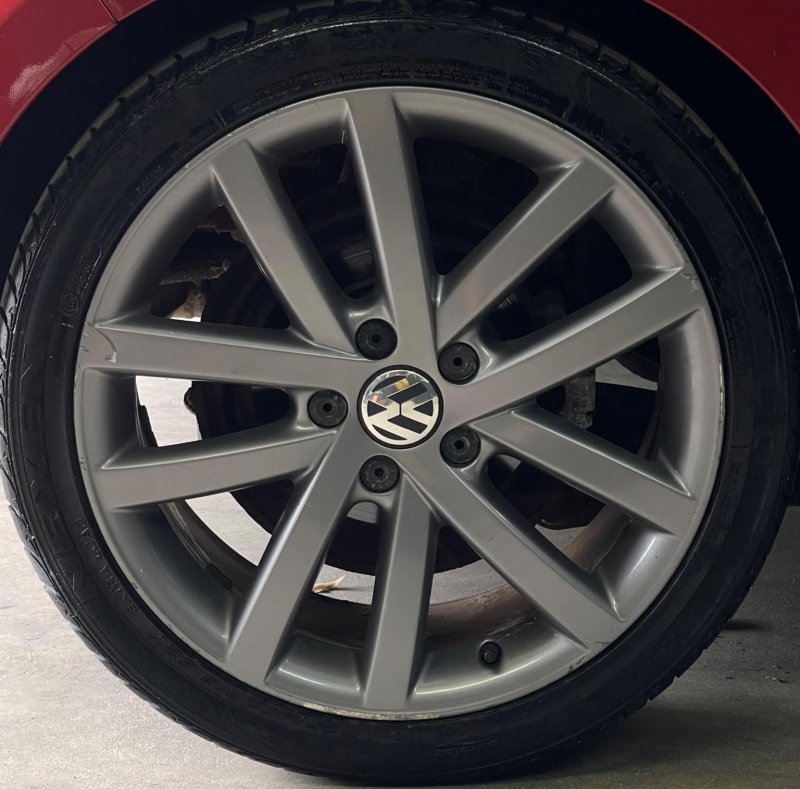 VOLKSWAGEN GOLF