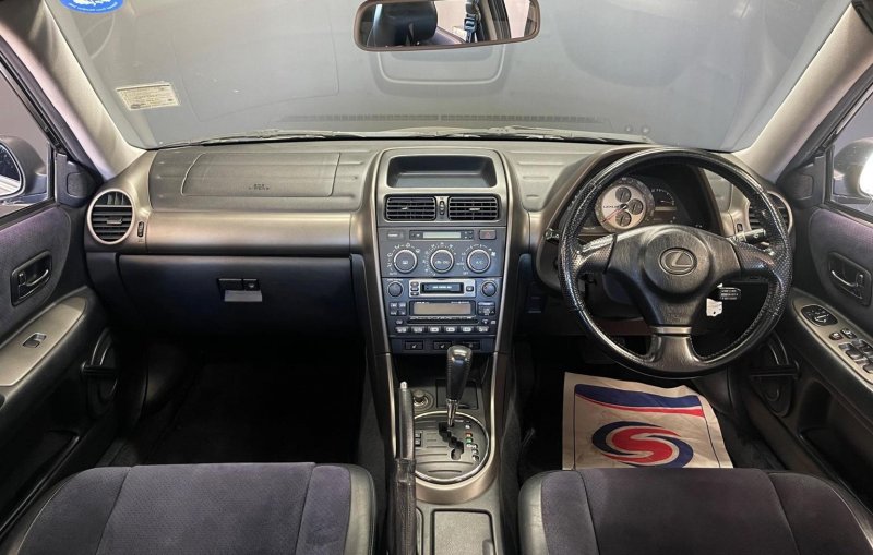 LEXUS IS