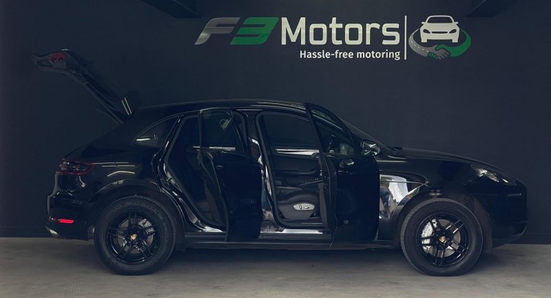PORSCHE MACAN