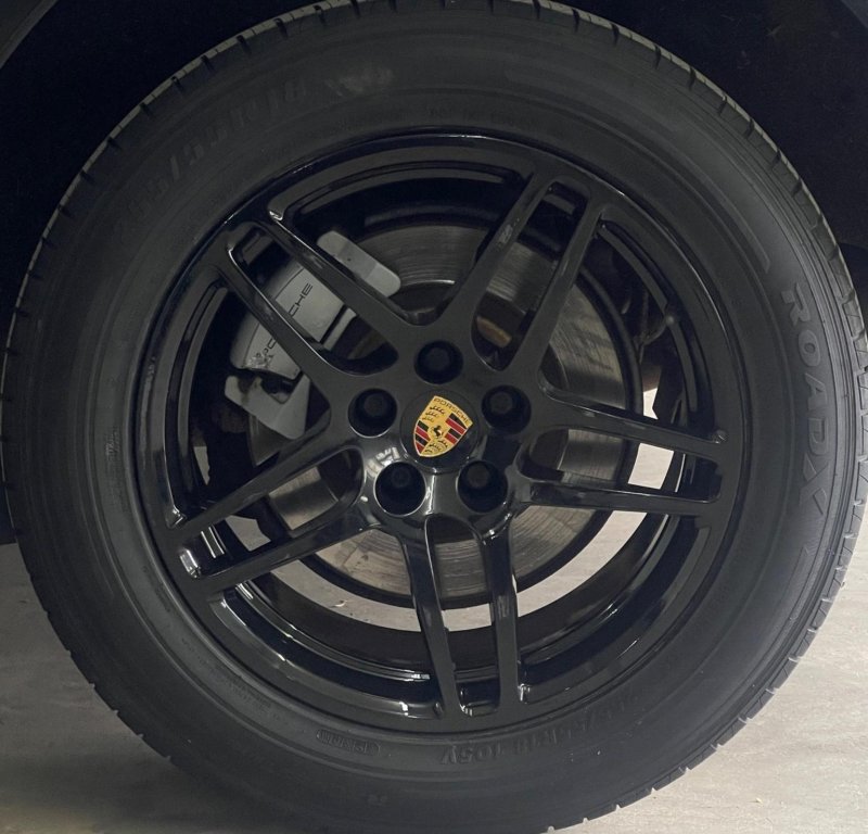 PORSCHE MACAN
